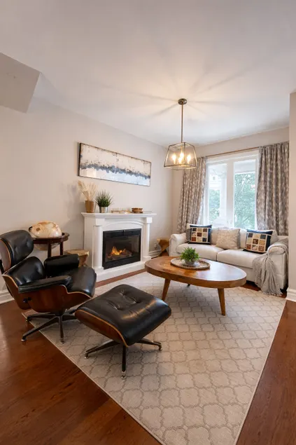Charming 4br w private backyard - Image 1
