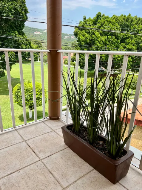 Centrally Located and Cozy House in a Condominium - Image 1
