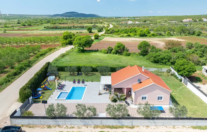 Die schöne Villa Maris mit Pool und Jacuzzi - Image 1
