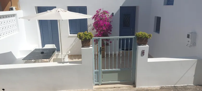 Small Quiet House ll - Image 1