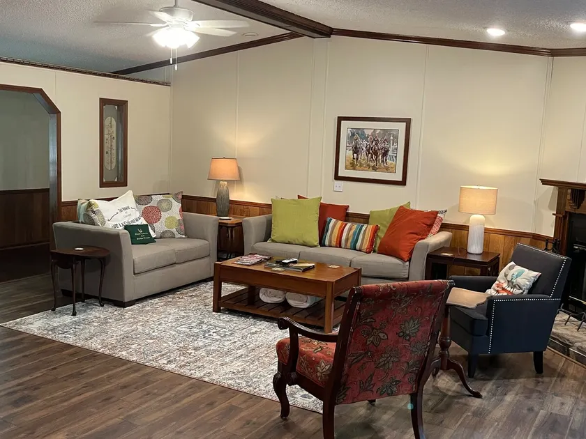 Charming home convenient to UGA. - Image 1