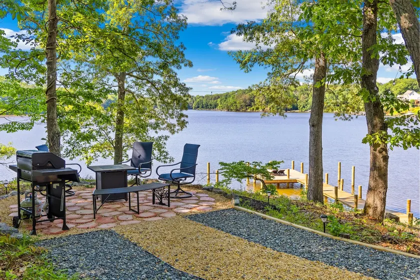 Waterfront Cabin! BigPorch~Paddle~Karaoke - Image 1