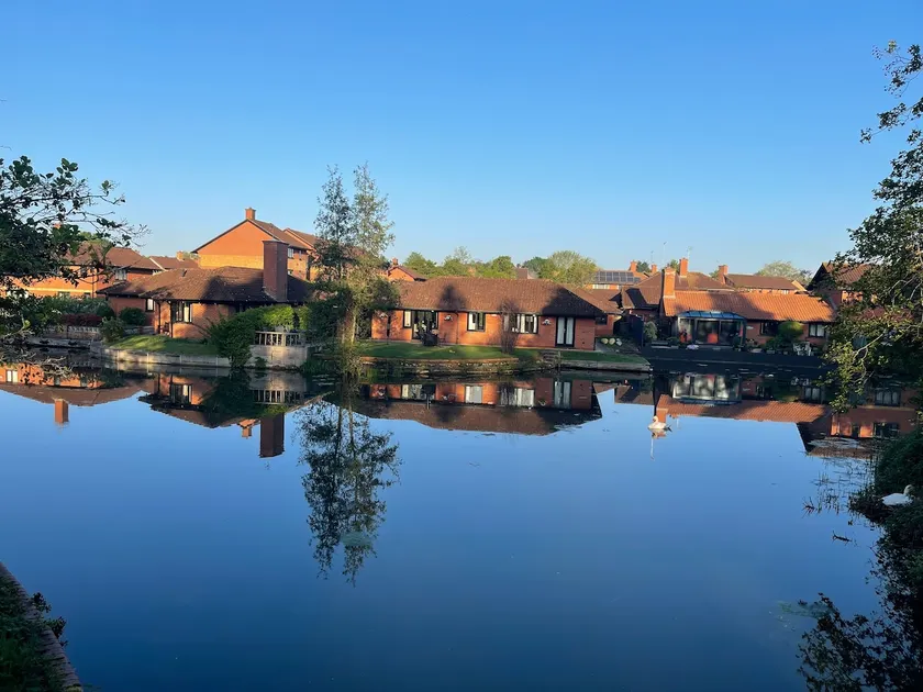 Bungalow on the Canal - Image 1