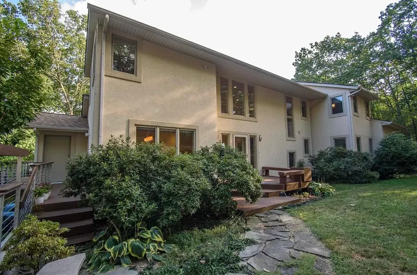 Hokie Treehouse - Image 1