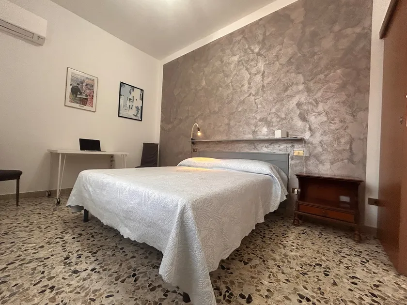Oleandro Clinica Beato Matteo, FS Osped station, Piazza - Image 1