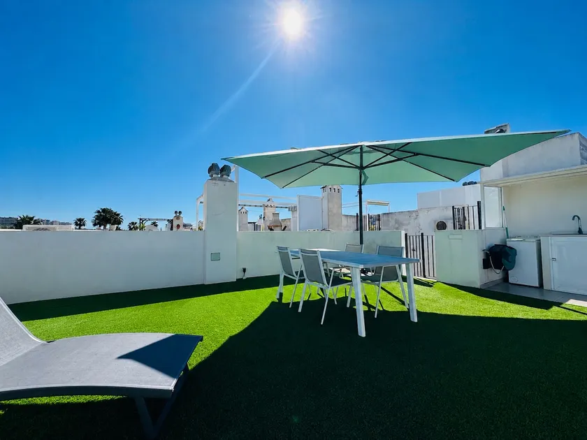 Sunny apartment with roof terrace and jacuzzi - Image 1