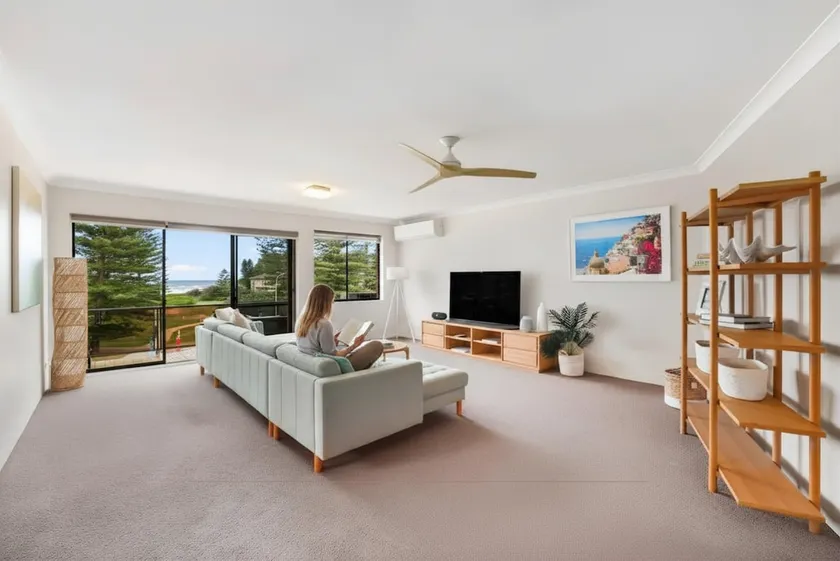 Newport Beach - Spacious Beach Front Apartment - Image 1