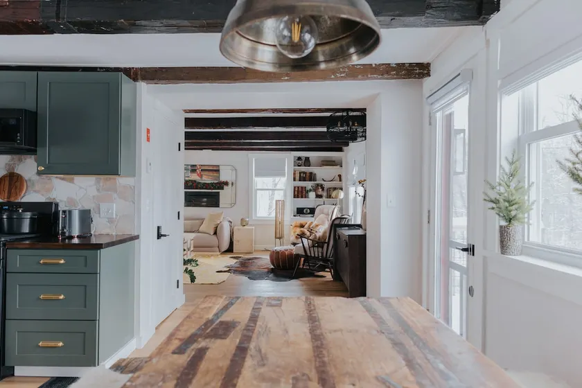 Chic 1810 Farmhouse Mountain Retreat - Image 1