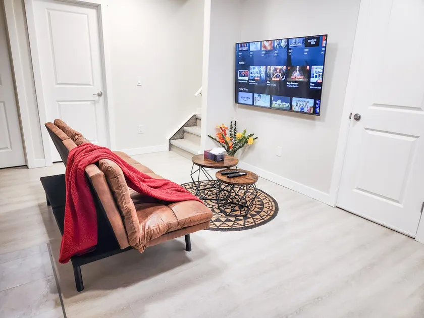 Calgary Cozy Nest | 2BR Suite - Image 1