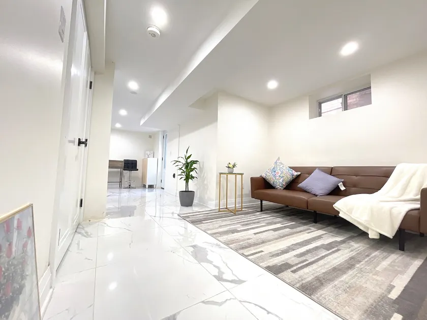 Stylish new unit High Park /Junction/ Bloor West - Image 1
