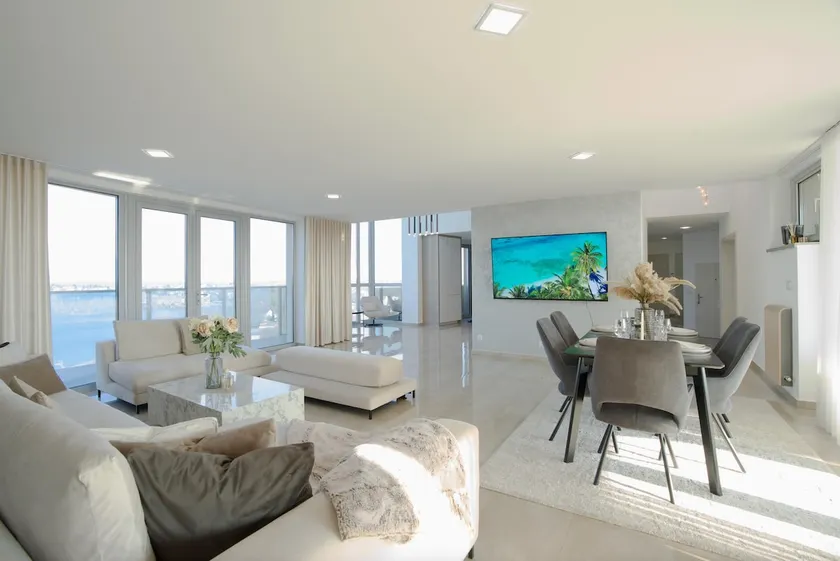 Luxury Penthouse above the lakes, 230 m2, 2x garage - Image 1