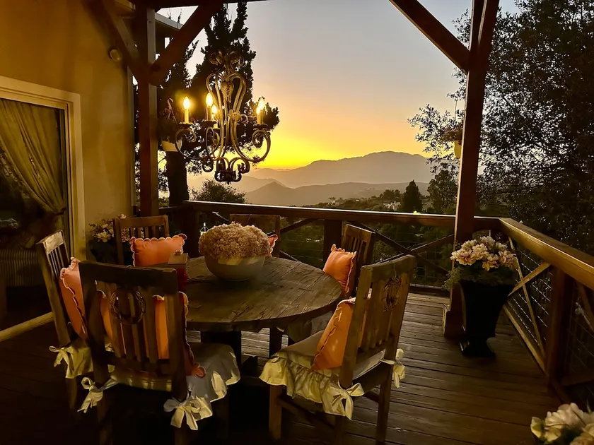 Ashley Cottage-A French Chateau, Mountain View’s - Image 1