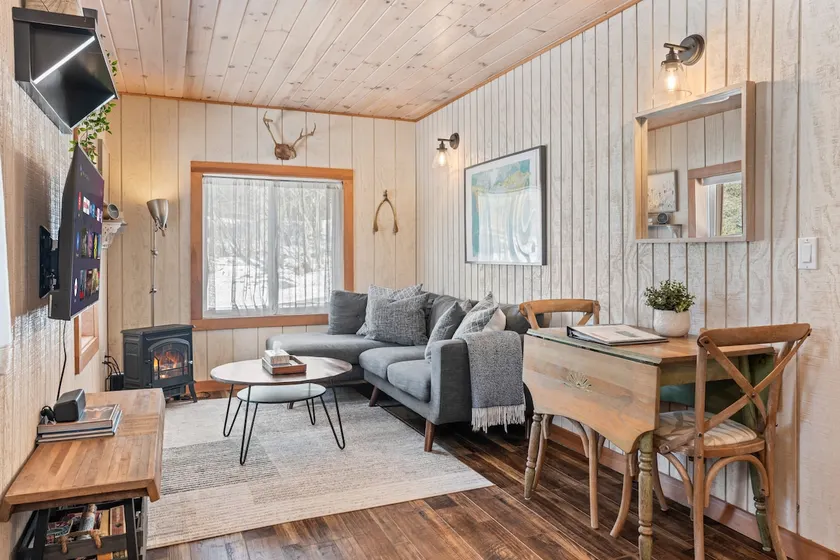 Central & Charming Huntsville Cottage Retreat! - Image 1