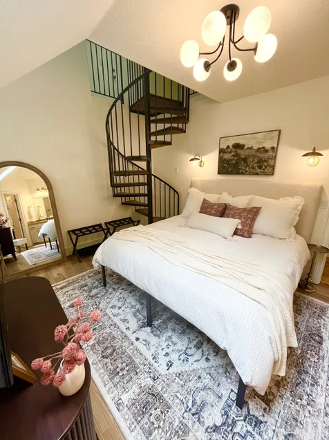 Brand New Suite in the Trees! - Image 1