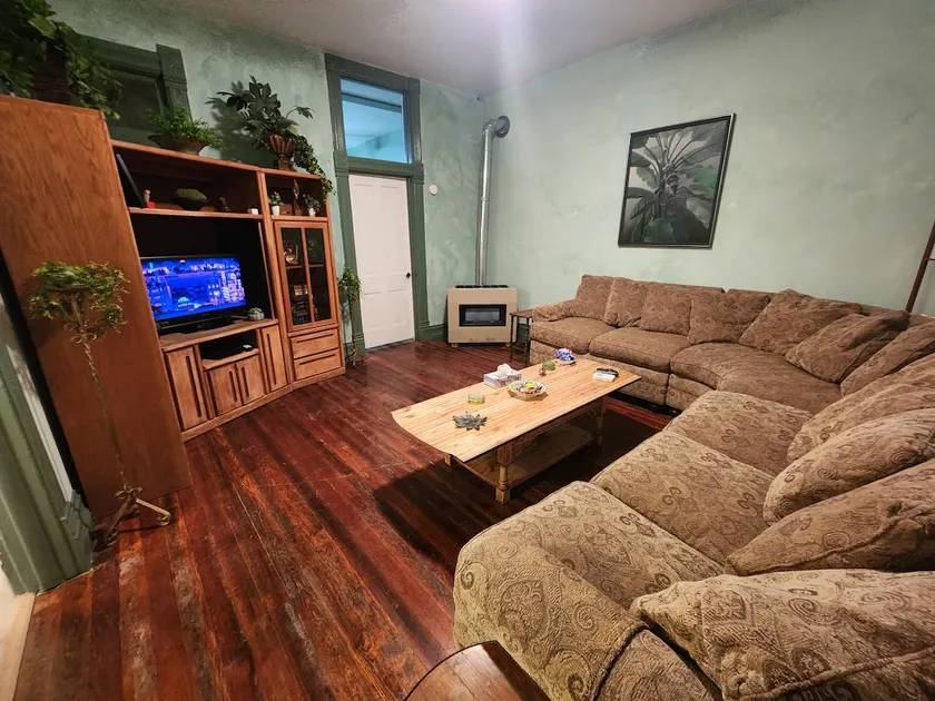 RiverView LUX: Green Room - Image 1