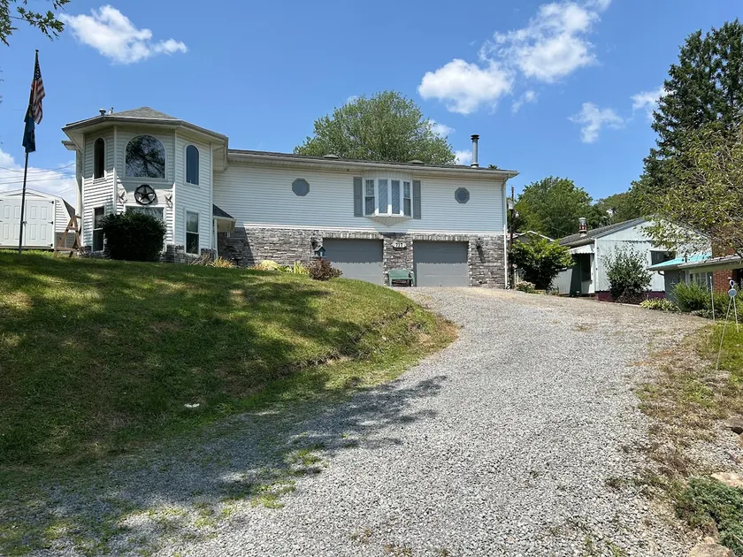Large Residential in Mo-town - Image 1
