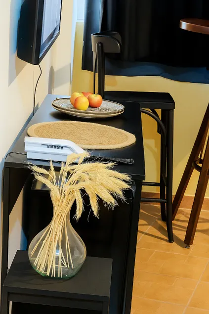 Authentic studio, downtown, garage & popcorn free - Image 1