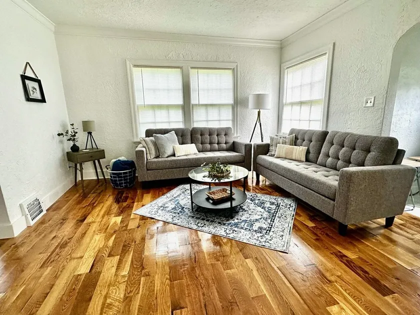 Charming Home by Fairgrounds - Image 1