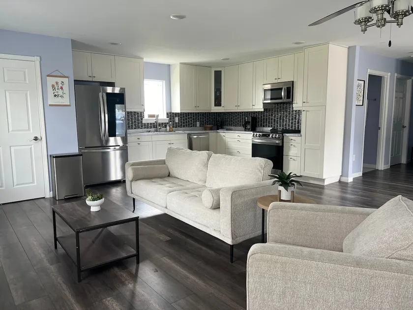 Cozy & stylish 2 bed /1bath in Maize - Image 1