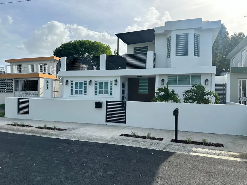 Luxury Getaway near Punta Salina Beach Sleeps 10 - Image 1