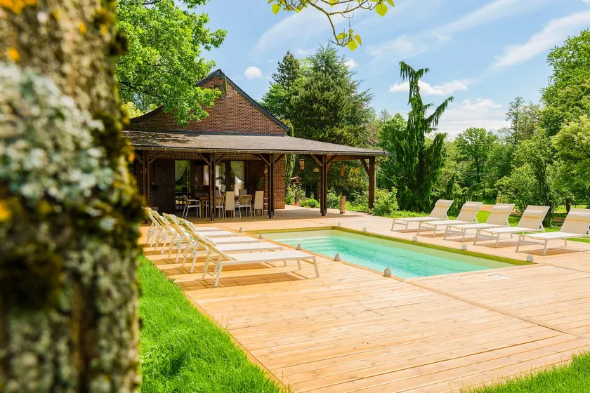 Villa in Chimay, swimming pool, jacuzzi, sauna, hammam, pond - Image 1
