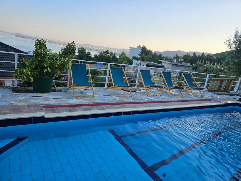 Friends guesthouse - Image 1