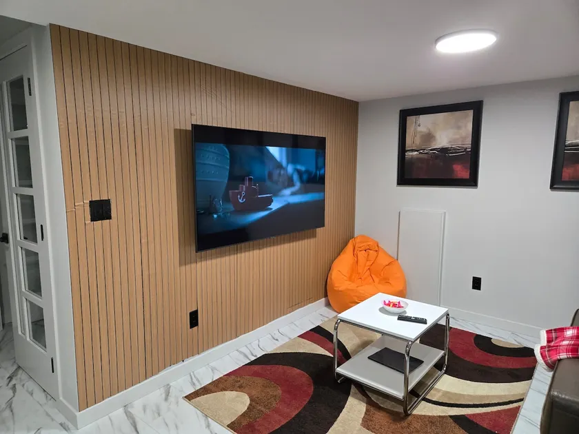 EllaP Suite, Free driveway parking - Image 1