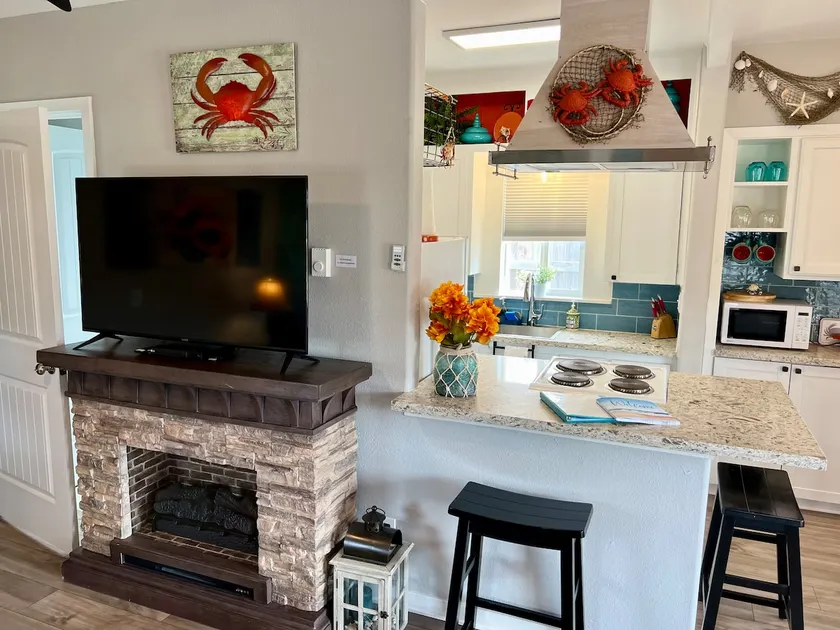 09-Dungeness Hideaway Roomy 1BR Sleeps 4 - Image 1