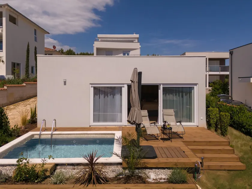 Romantic luxury oasis for couples near the beach - Image 1