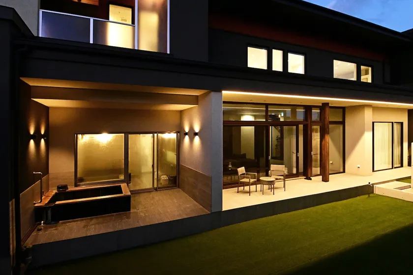 Luxury Yuanshui Hot Spring Villa | 325㎡ Private Space | With Courtyard | Up to 6 Guests - Image 1