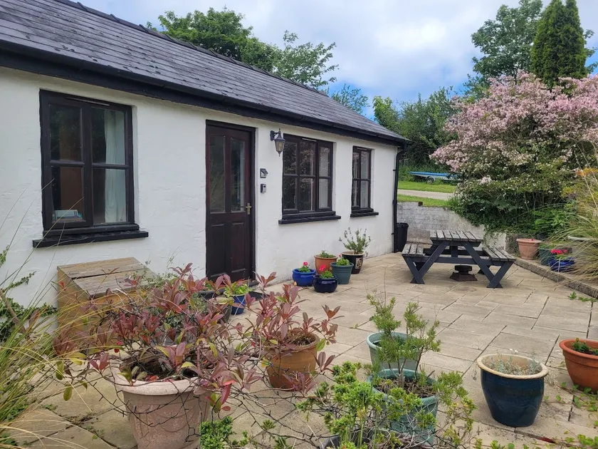 Quiet Cardigan Dog Friendly Annexe - Near Beaches - Image 1