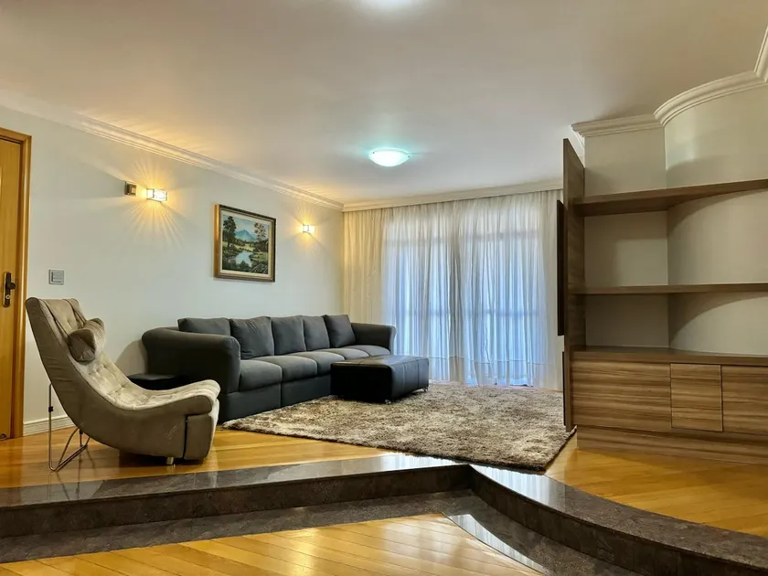 Apartment with 2 double bedrooms and 1 single - Image 1