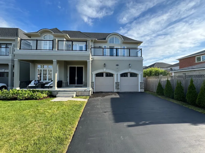 Executive Lakeview Home - Image 1