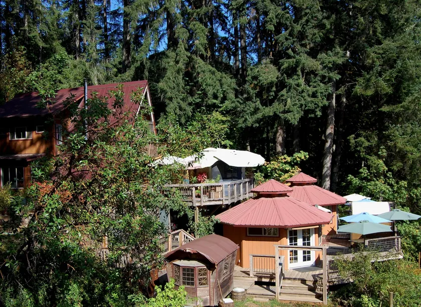 Hillside Deck Cottages - Rustic Pnw Retreat 2 Bedroom Cottage - Image 1