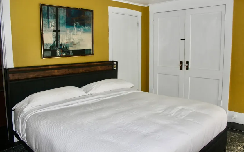Downtown Crash & Snooze — 2 Rooms, Sleeps 7 - Image 1