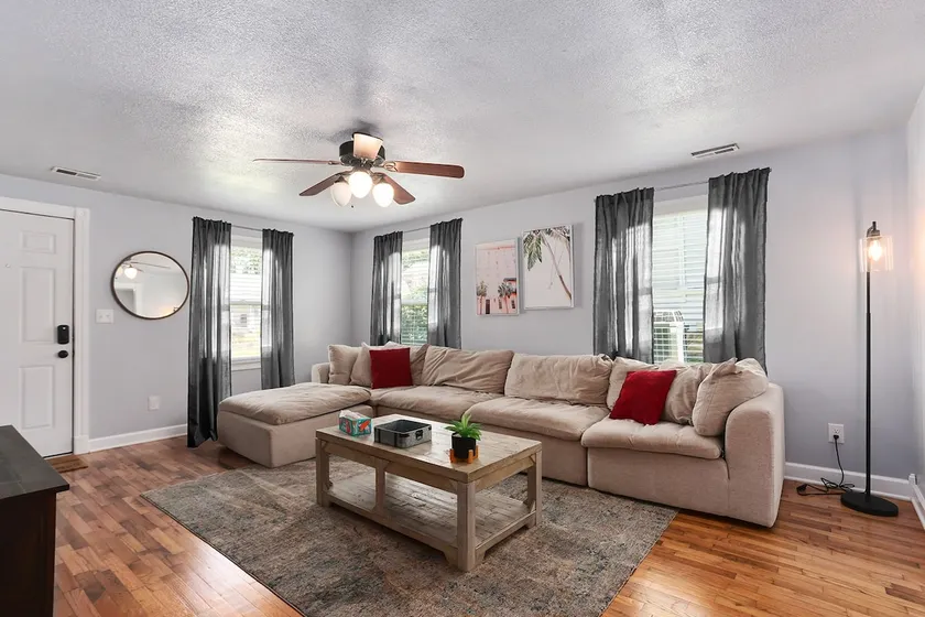 Sleeps 5|King Beds|Comfortable Stay|Warrensburg - Image 1