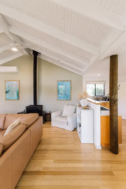 Melo Beach House - Charming Coastal Luxury - Image 1