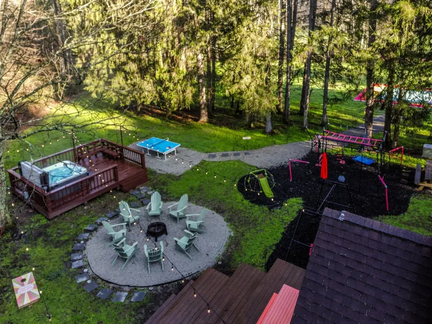 Hocking Hills Cabin Sleeps 16, Hot Tub, Pickleball - Image 1