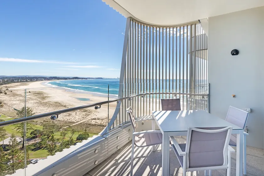 Luxurious 2BR 2BA Oceanfront Apartment Kirra - Image 1