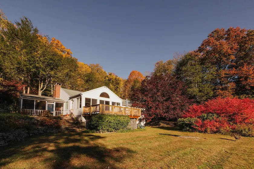 Country retreat on 4 private acres - Image 1