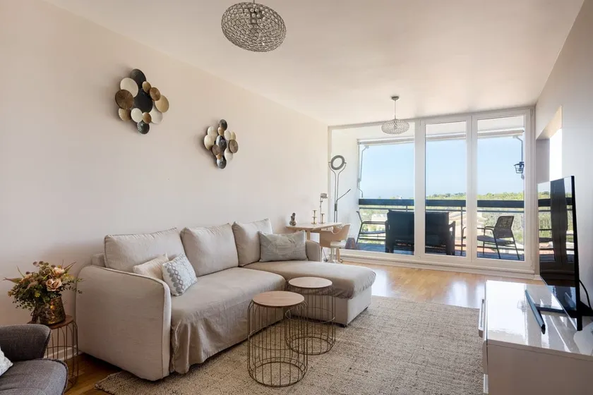 Cascais Prime 2BR with Balcony near Casa da Guia - Image 1