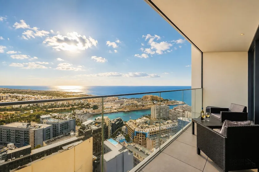 Modern Apt | 21st Floor | Panoramic Views-Mercury - Image 1