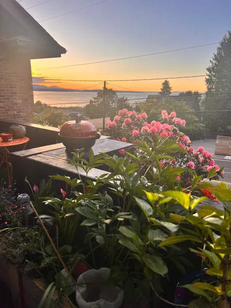 Seaview Cottage-Ocean Views-Hot Tub-Pets Welcome - Image 1