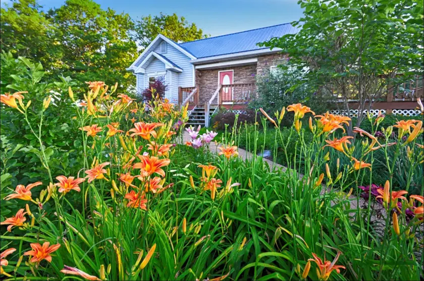 Corner Cottage at Edg-Clif Farms & Vineyard - Image 1