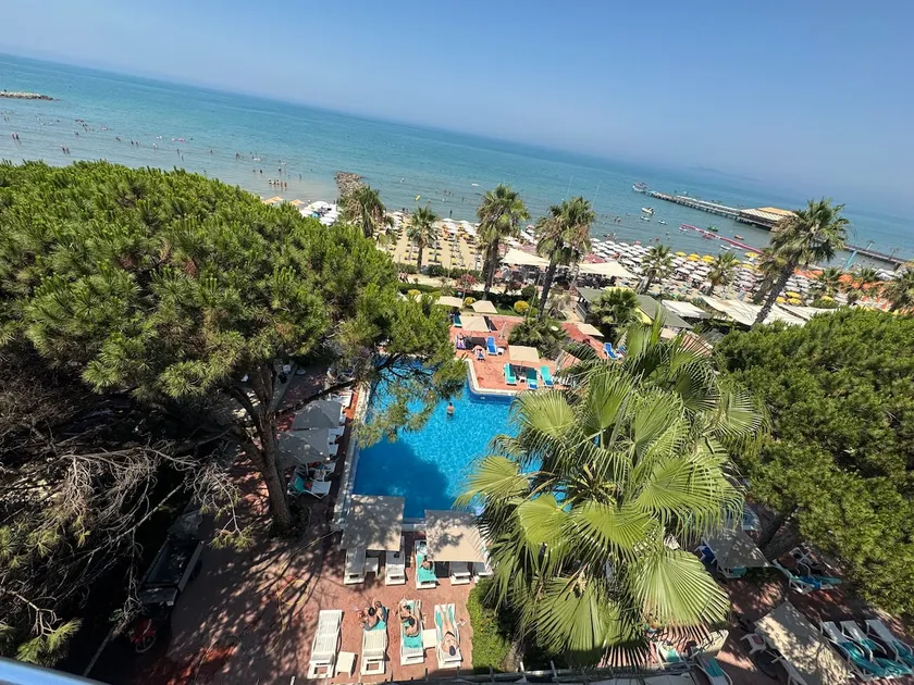 Family Sea and Pool 1BDR APT N4 - Image 1