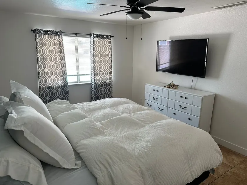 Beautiful 3bed 2bathW/Pool - Image 1