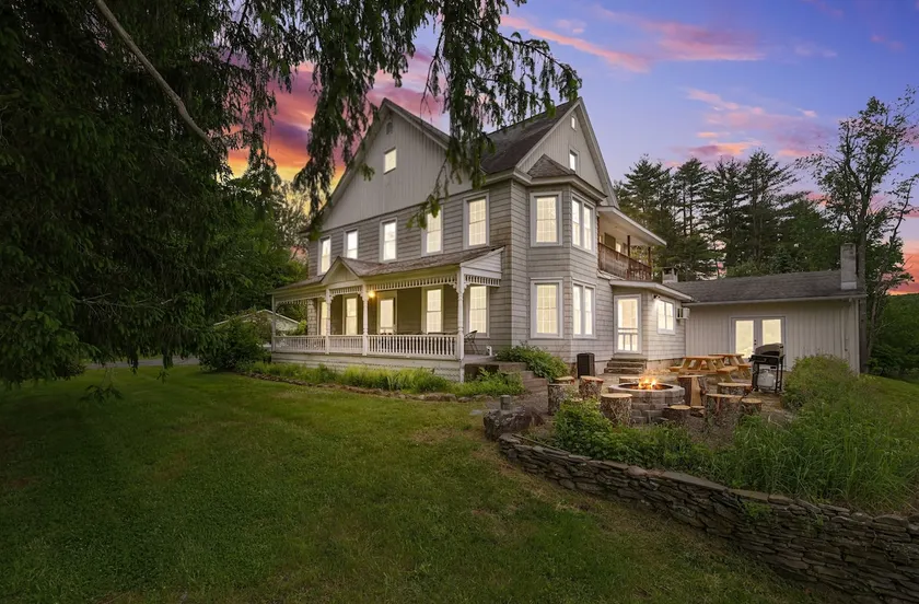 Eagle Manor | Indoor Pool, 7 Acres - Image 1
