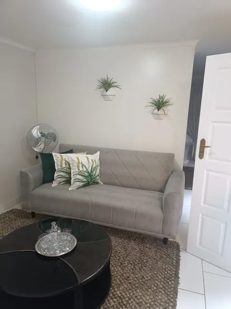Fully equipped self-catering - Image 1
