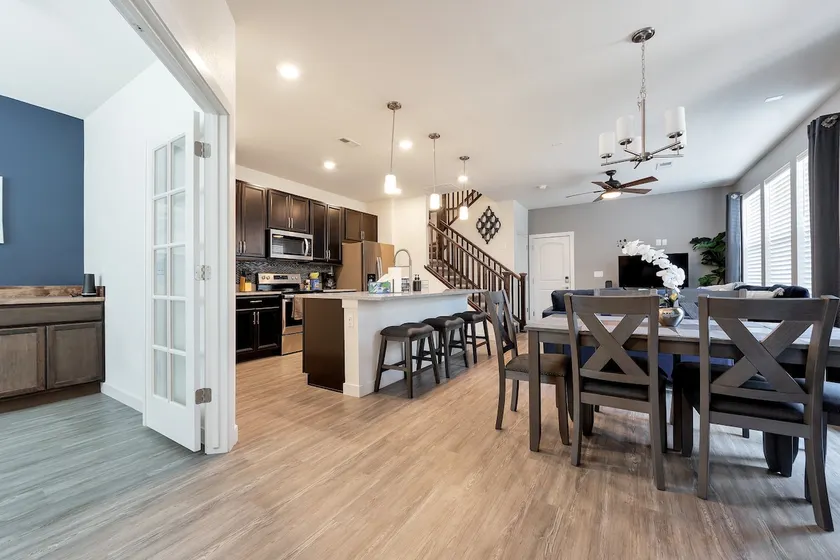 Newer 3 bedroom house - Pet and Family Friendly! - Image 1
