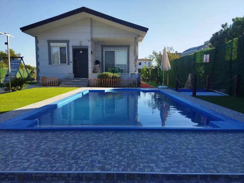 Tiny Home Detached House with Pool - Image 1
